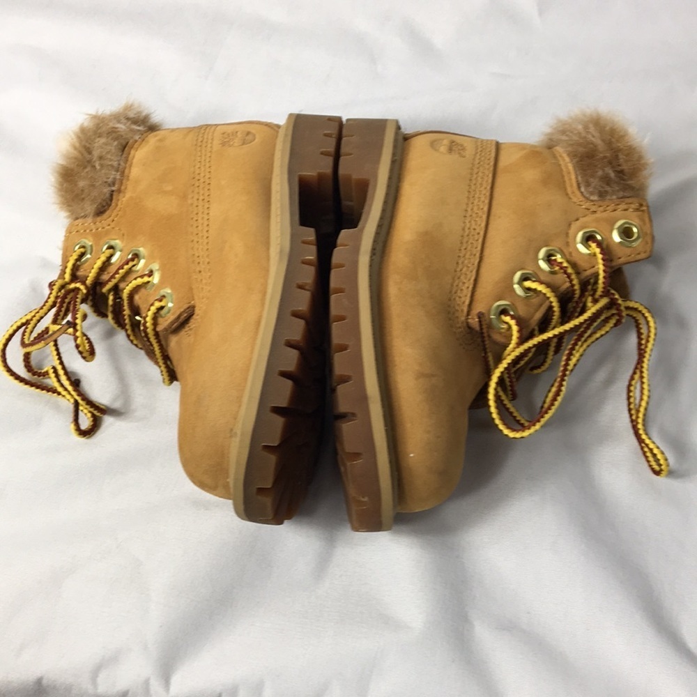 Timberland Boys Waterproof Hiking boot Size 6 Like-NEW Condition - Picture 6 of 8